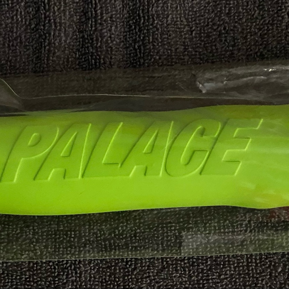 *NWT* Palace FW20 Dog Toy (Green)